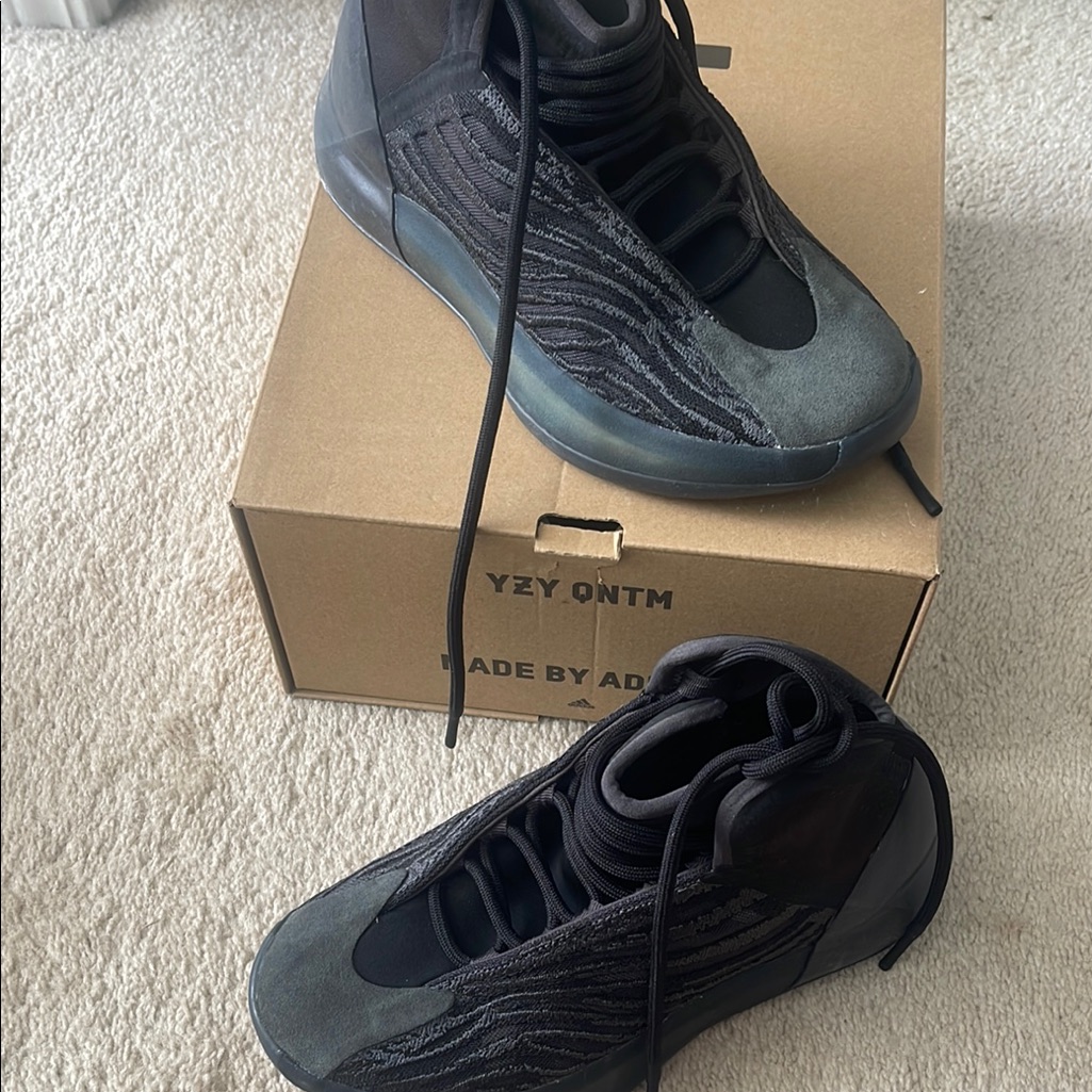 Adidas Yzy Qntm Charcoal Black Sneakers